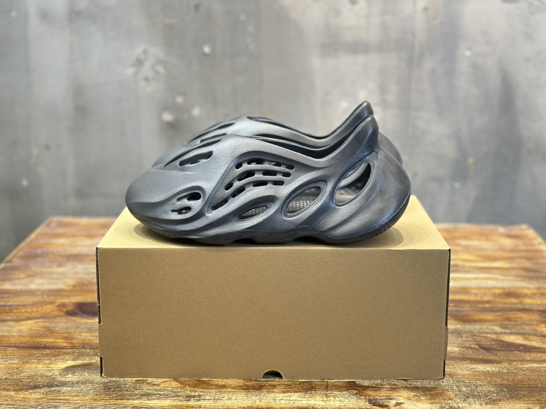 adidas originals Yeezy Foam Runner