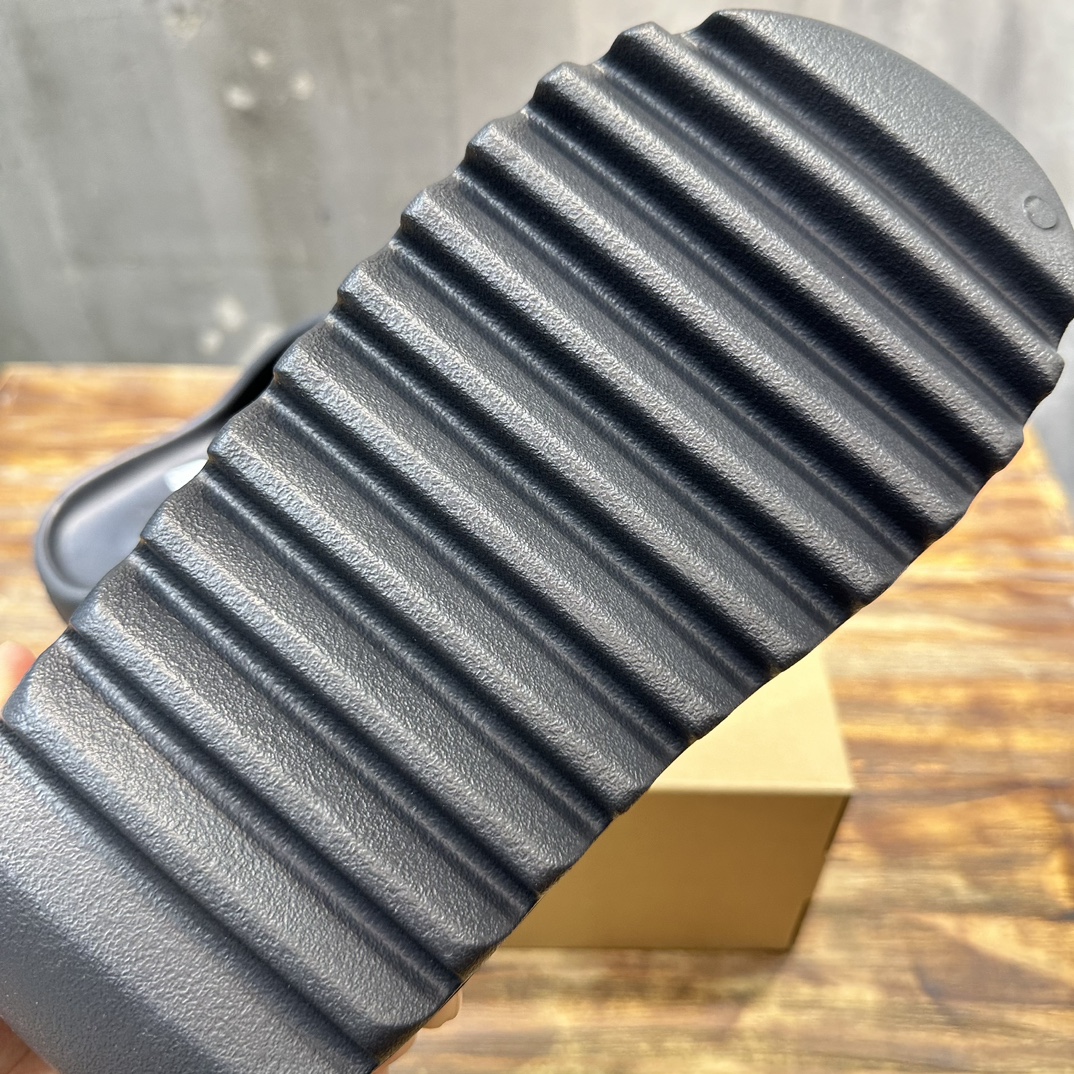 Adidas originals Yeezy Slide  Slate Marine