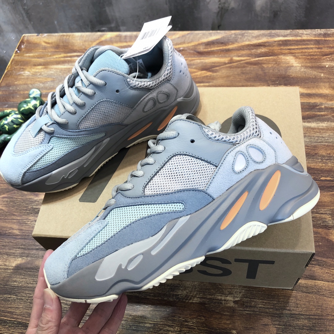 Adidas Yeezy Boost 700