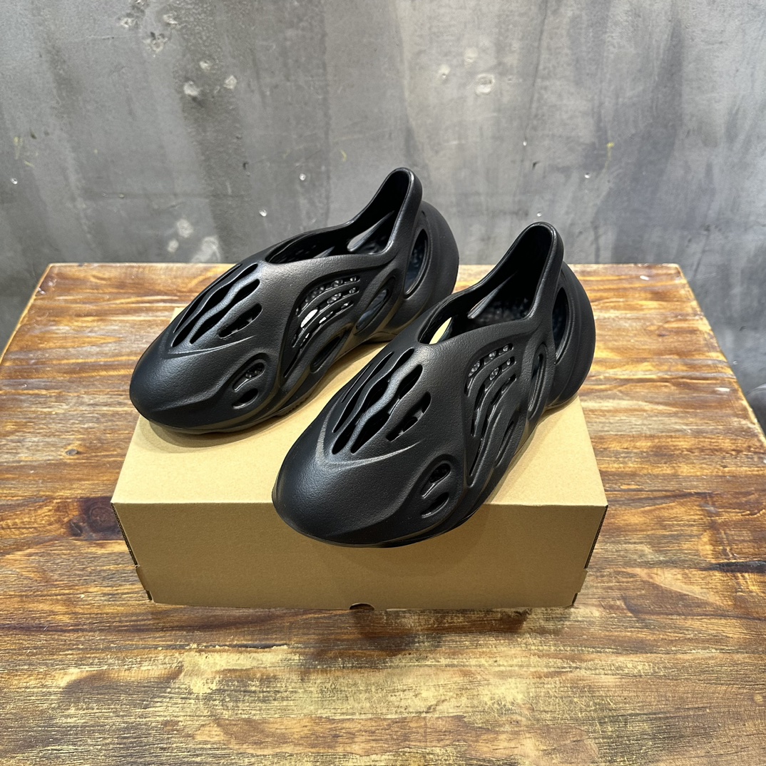 adidas originals Yeezy Foam Runner