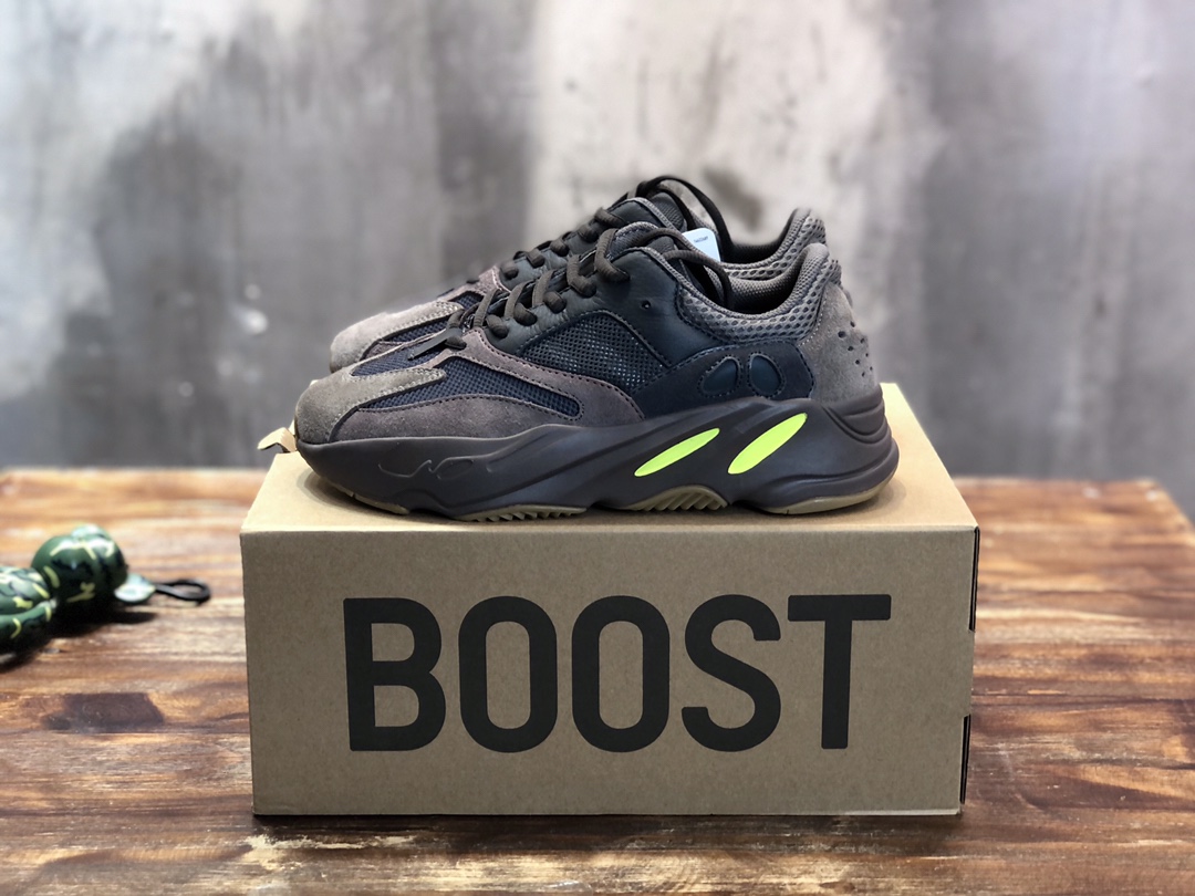 Adidas Yeezy Boost 700