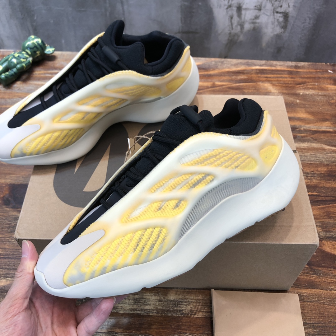 Adidas Yeezy Boost 700