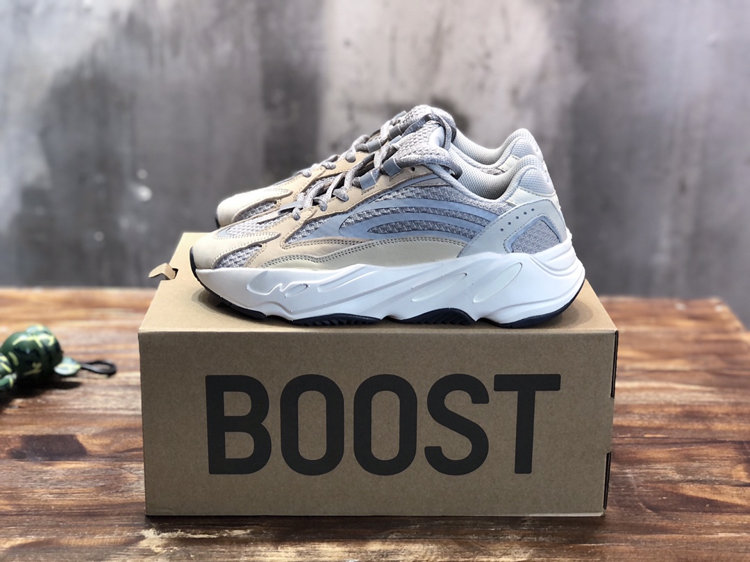 Adidas Yeezy Boost 700