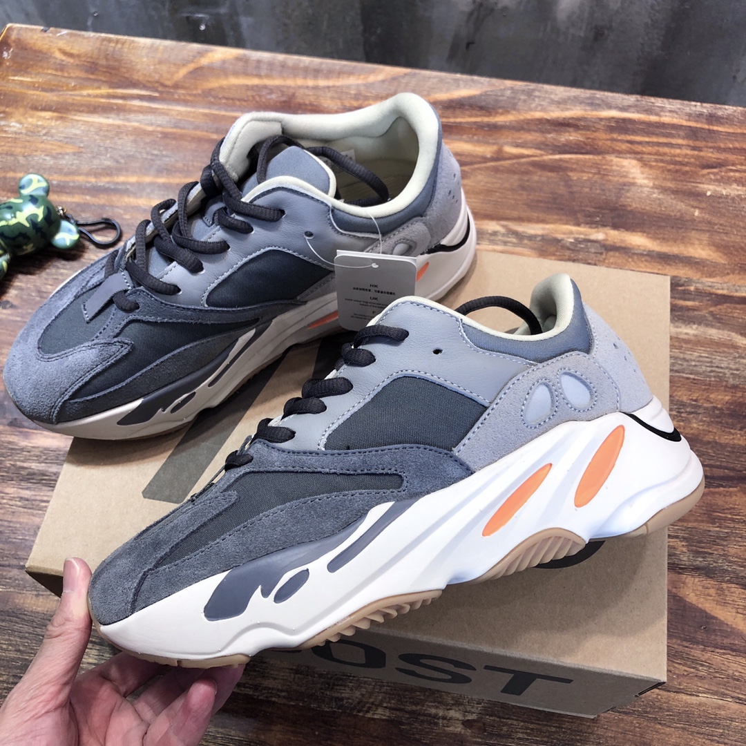 Adidas Yeezy Boost 700