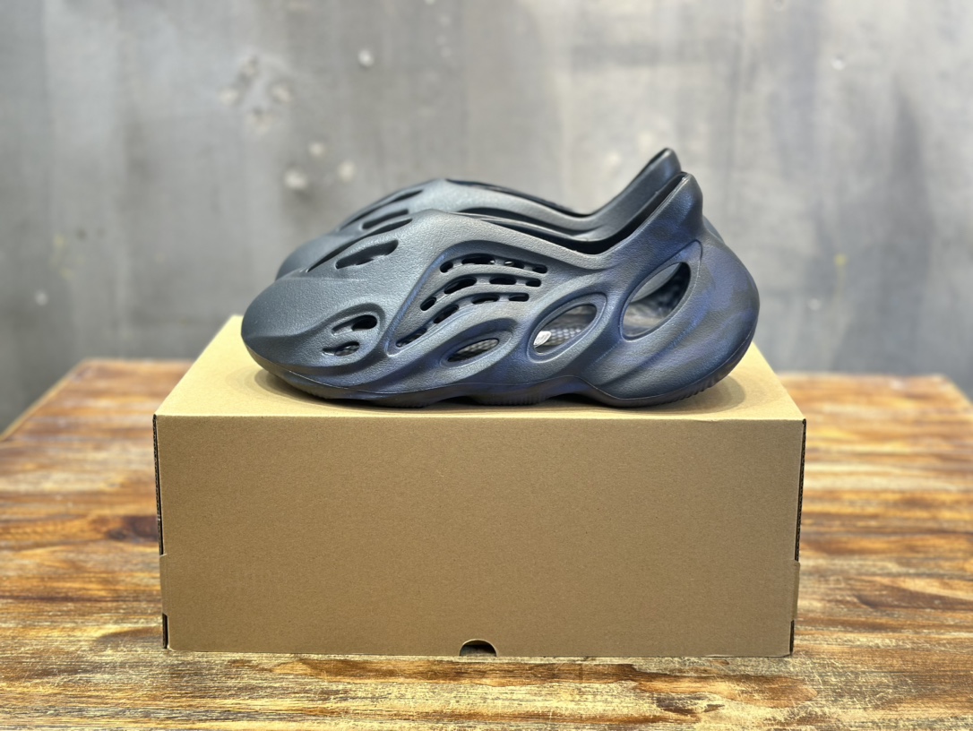 adidas originals Yeezy Foam Runner