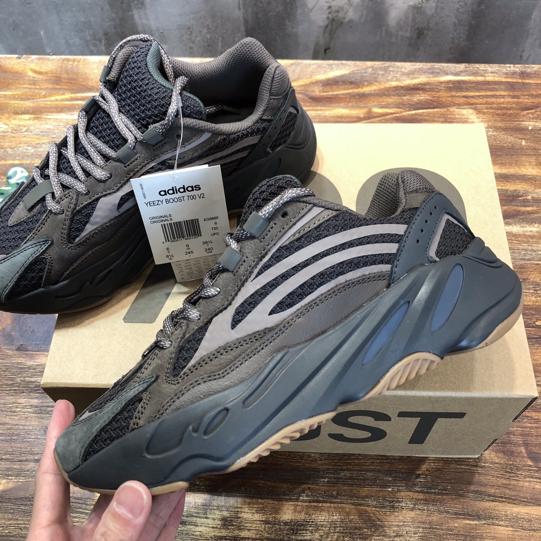 Adidas Yeezy Boost 700