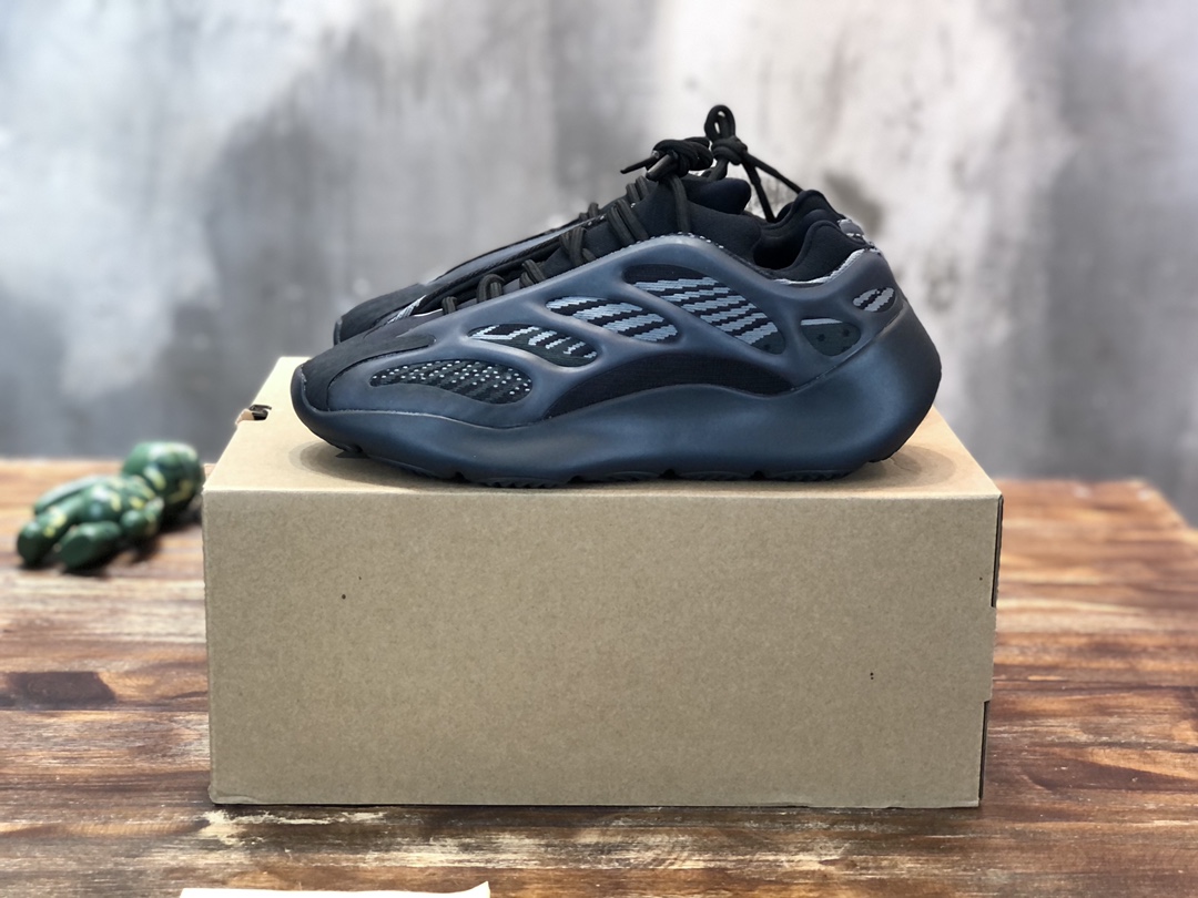 Adidas Yeezy Boost 700