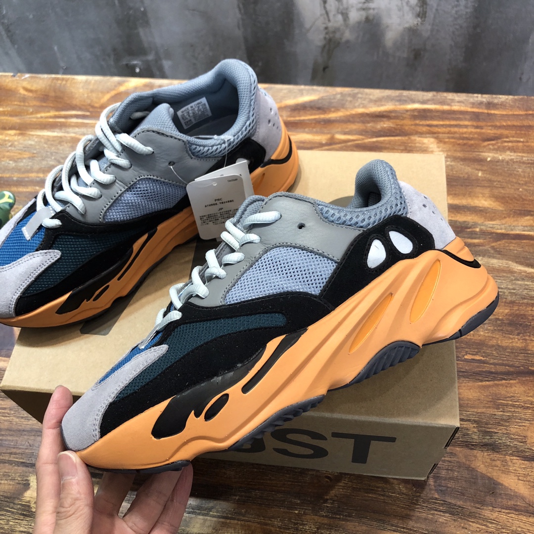 Adidas Yeezy Boost 700