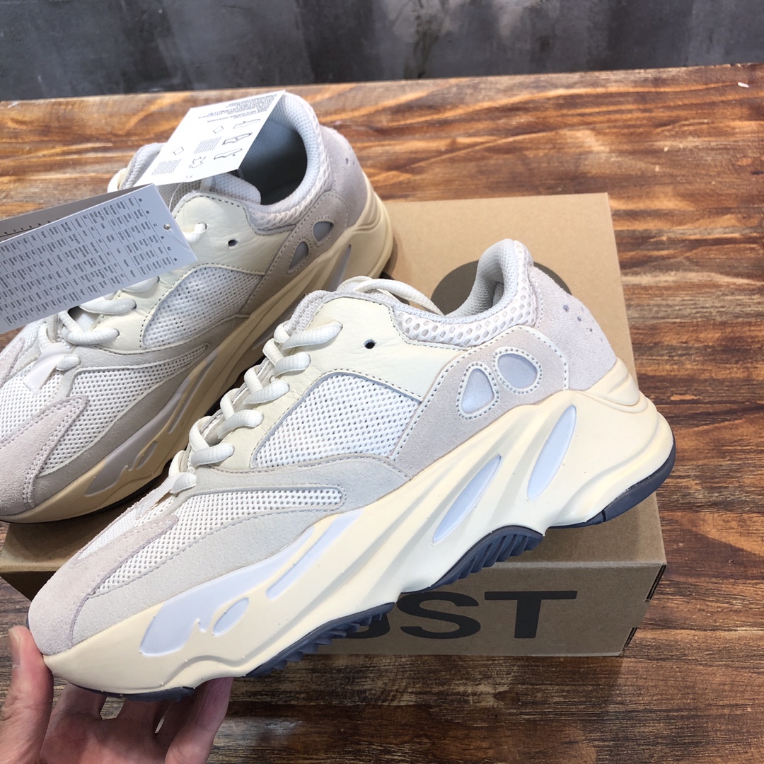 Adidas Yeezy Boost 700