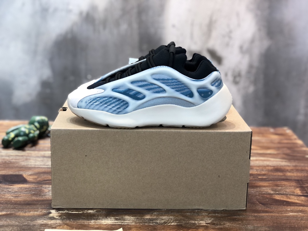 Adidas Yeezy Boost 700