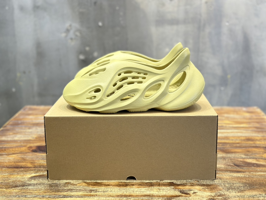 adidas originals Yeezy Foam Runner