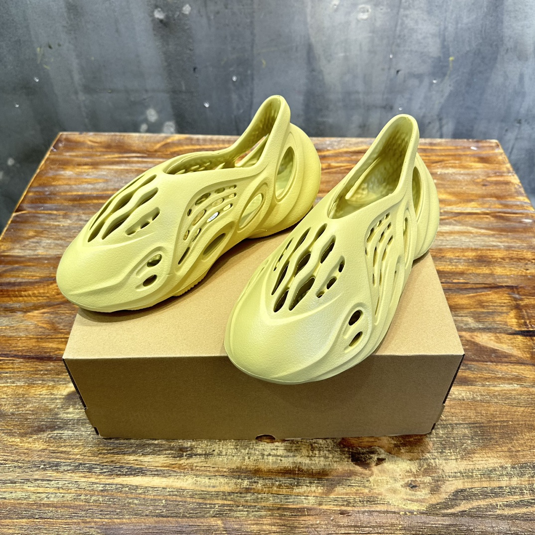 adidas originals Yeezy Foam Runner