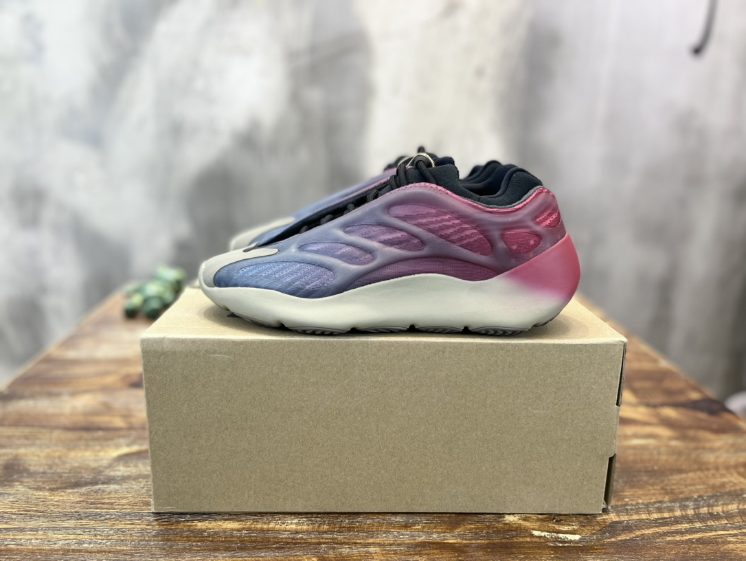 Adidas Yeezy Boost 700