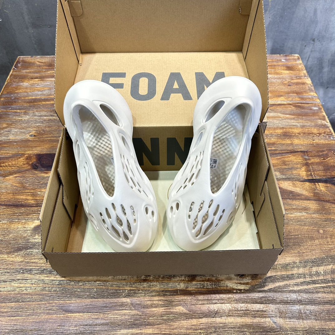 adidas originals Yeezy Foam Runner