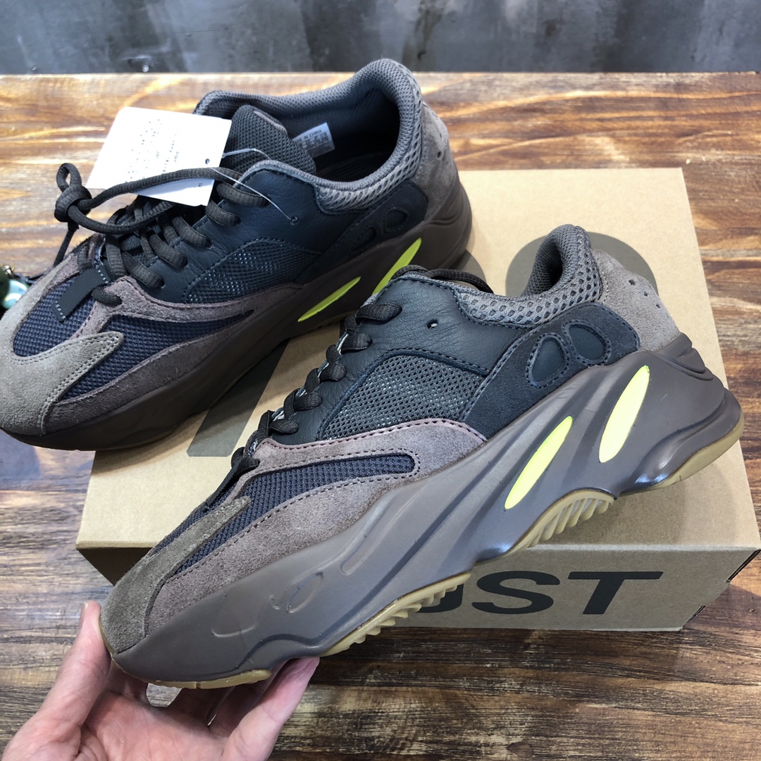 Adidas Yeezy Boost 700