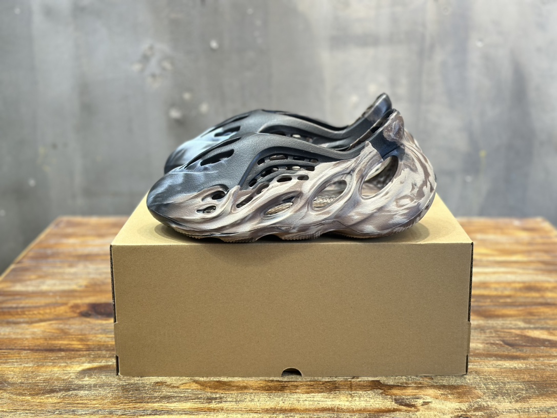 adidas originals Yeezy Foam Runner