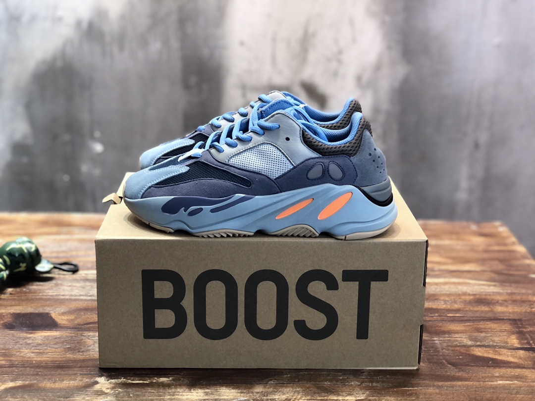 Adidas Yeezy Boost 700