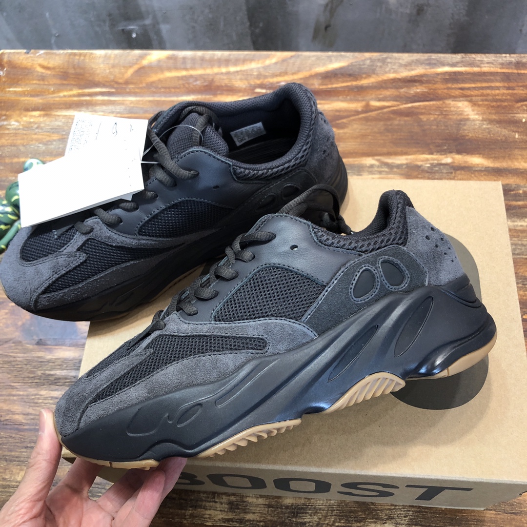 Adidas Yeezy Boost 700