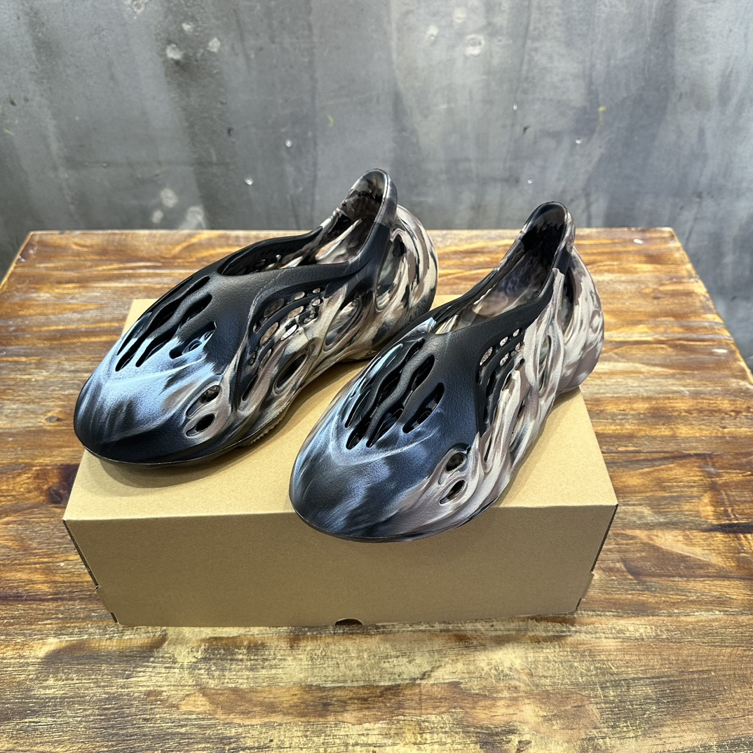 adidas originals Yeezy Foam Runner