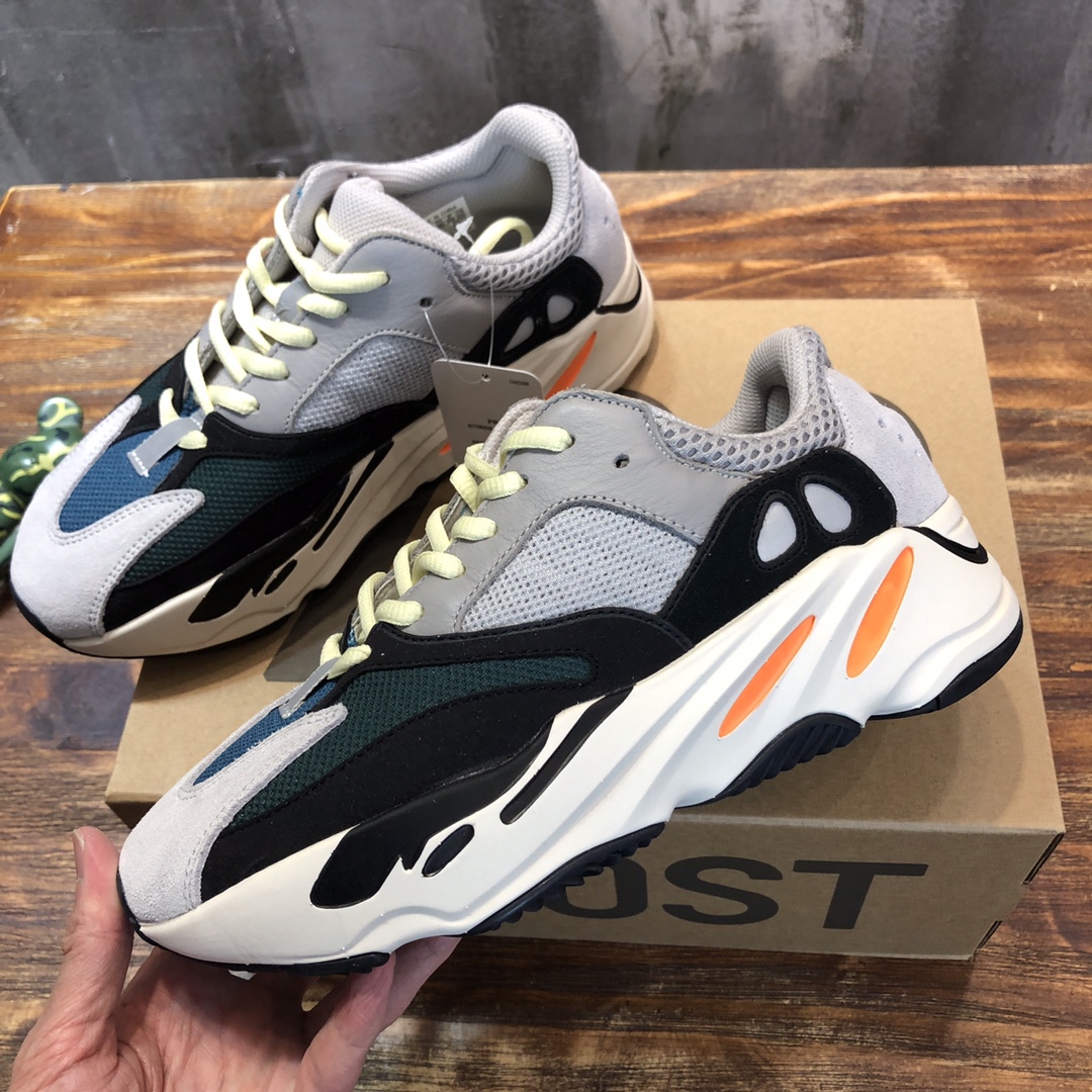 Adidas Yeezy Boost 700