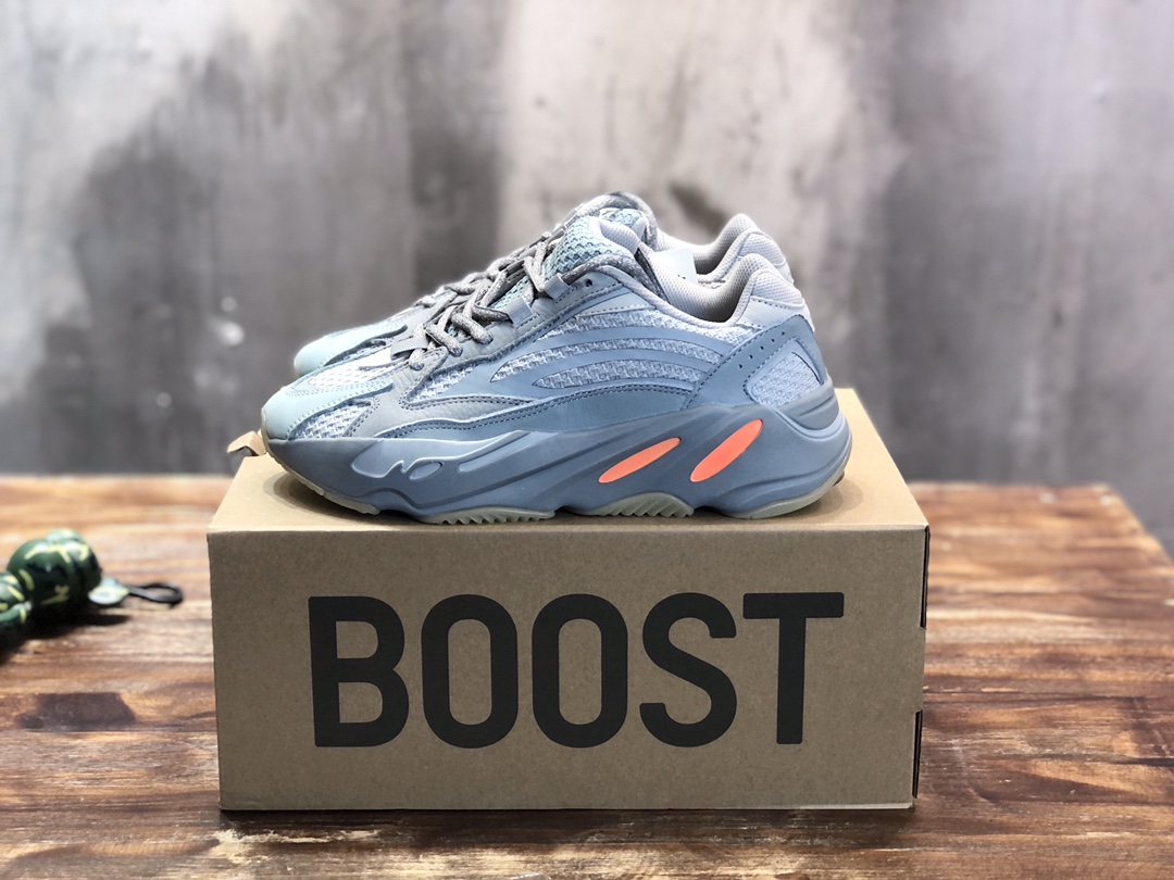 Adidas Yeezy Boost 700