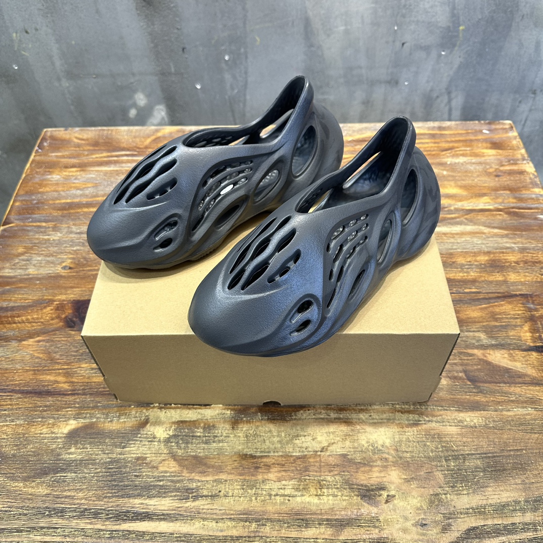 adidas originals Yeezy Foam Runner