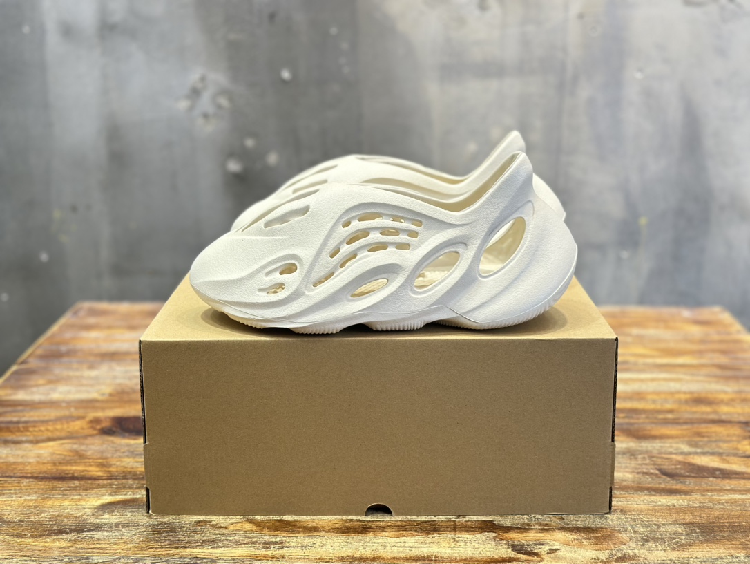 adidas originals Yeezy Foam Runner