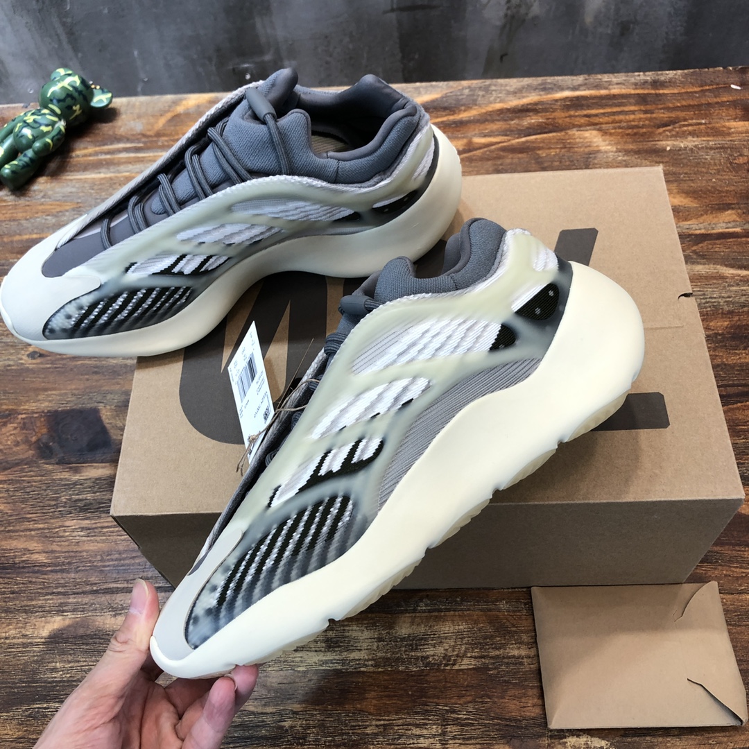 Adidas Yeezy Boost 700