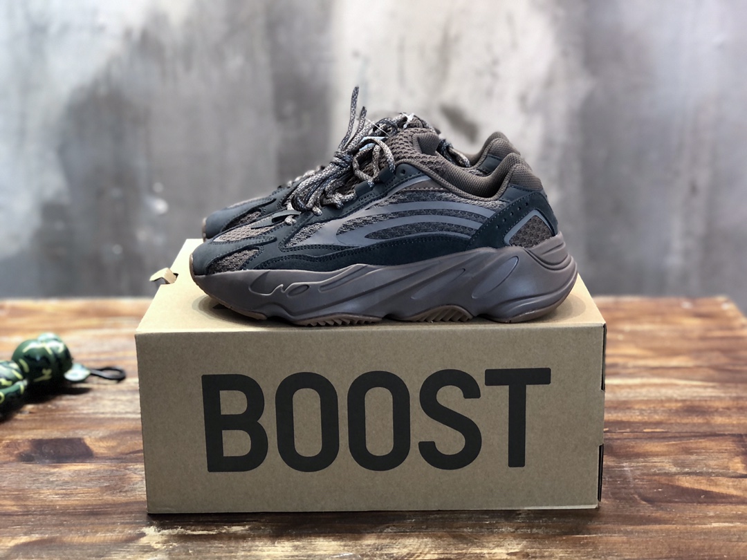 Adidas Yeezy Boost 700