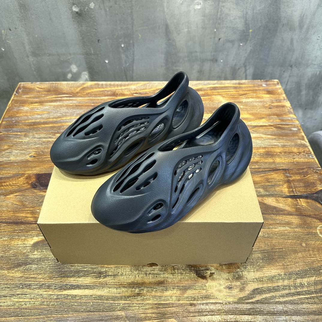 adidas originals Yeezy Foam Runner