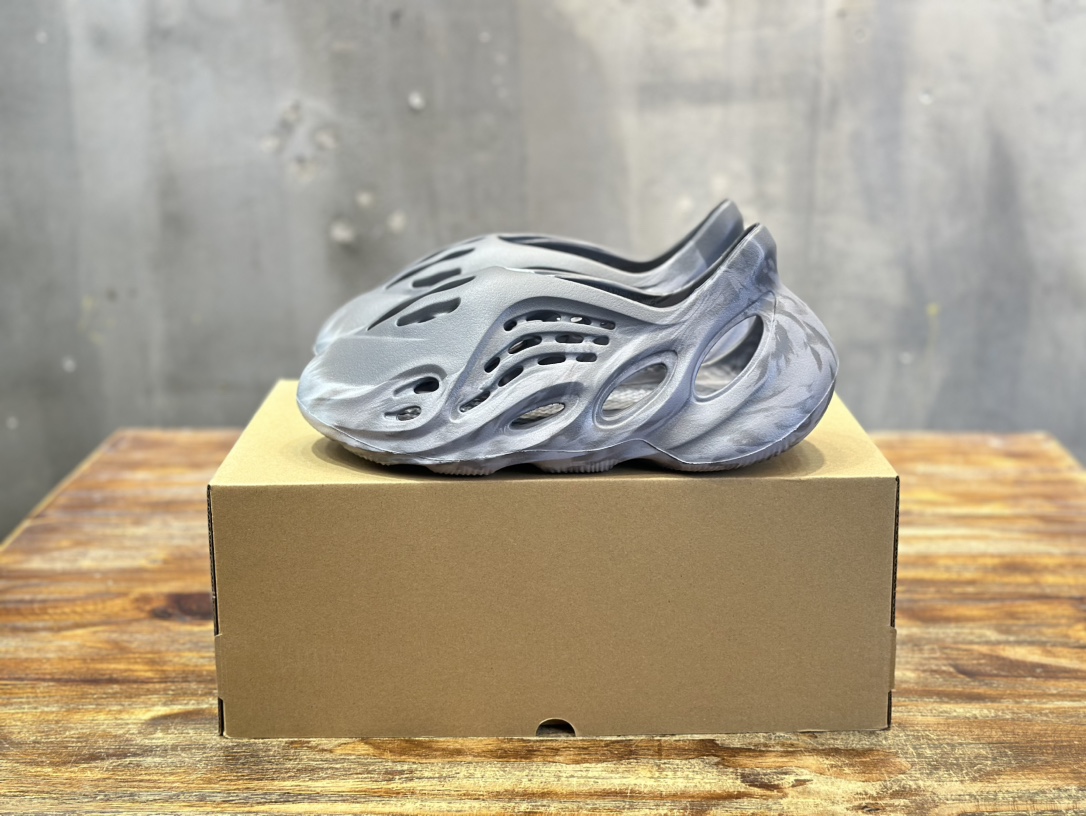 adidas originals Yeezy Foam Runner