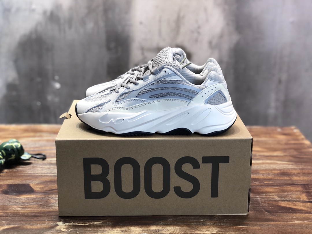 Adidas Yeezy Boost 700