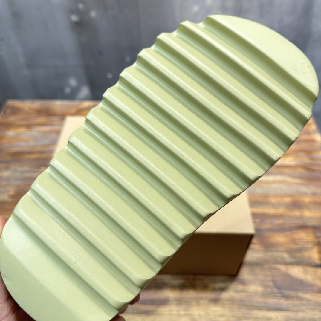 Adidas originals Yeezy Slide  Slate Marine