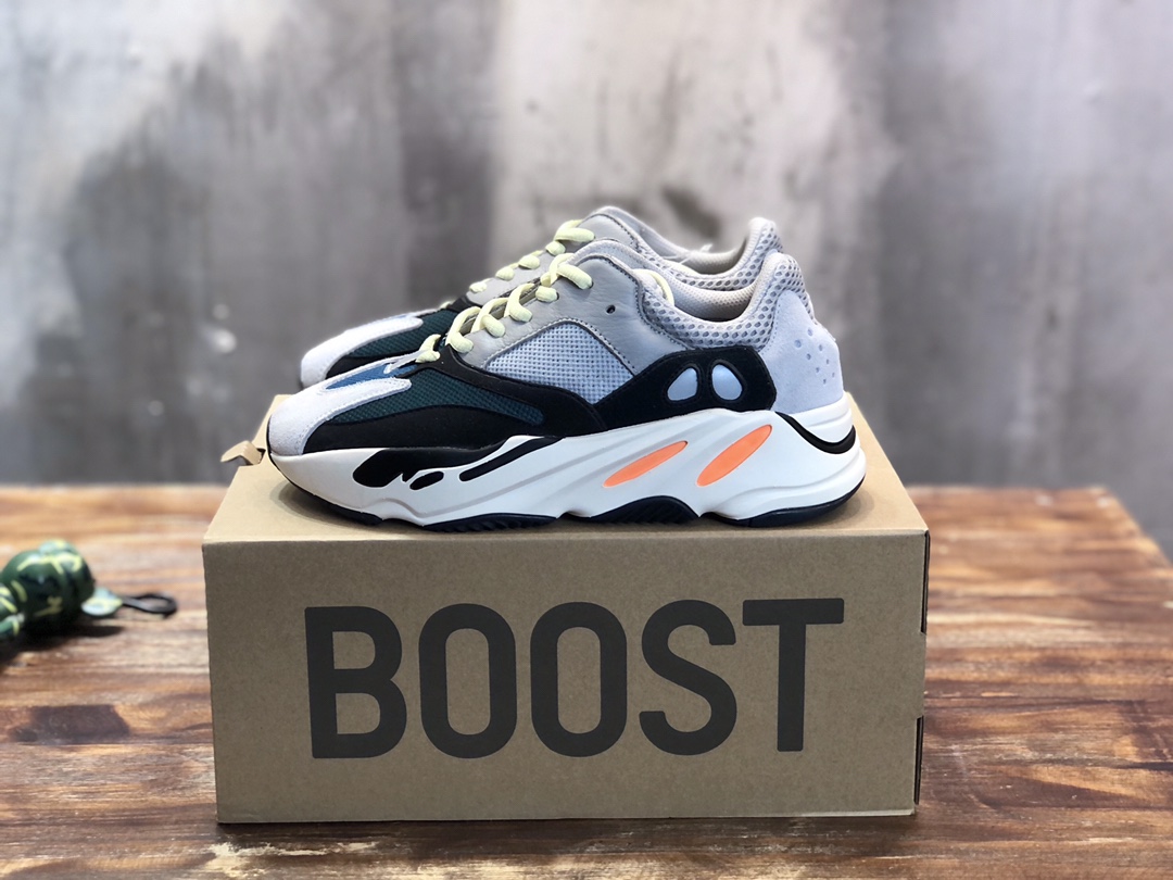 Adidas Yeezy Boost 700