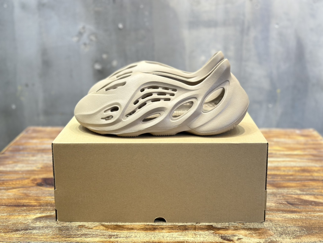 adidas originals Yeezy Foam Runner