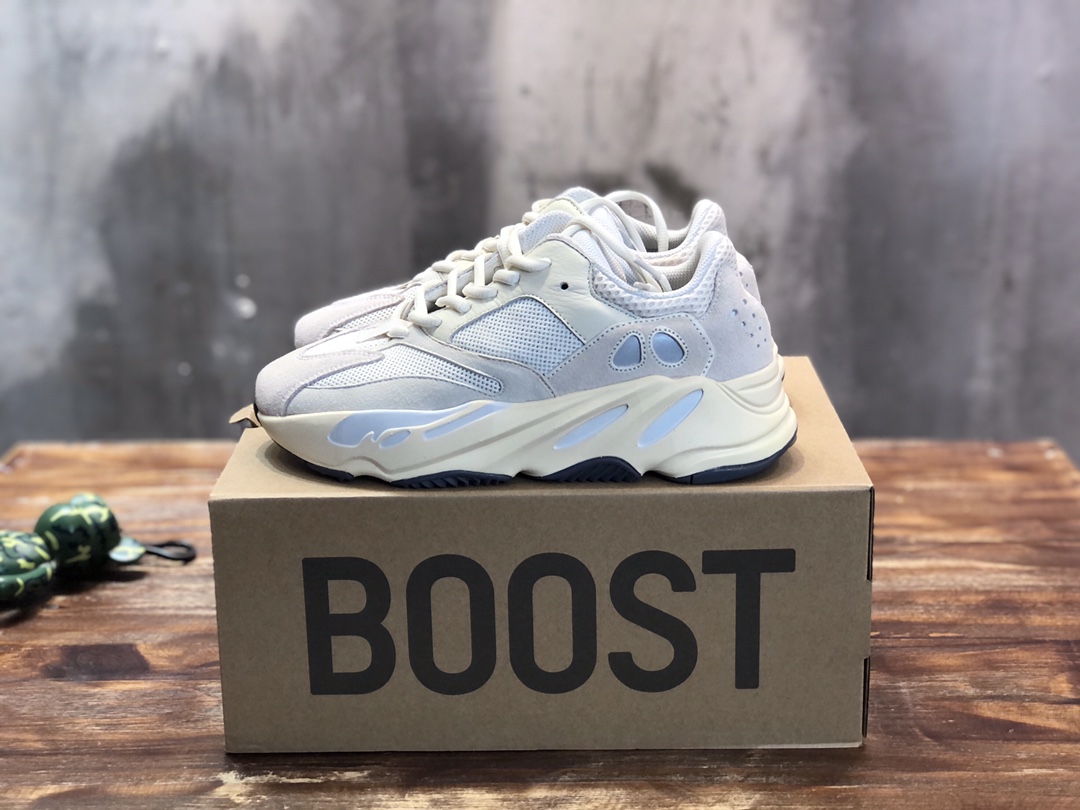 Adidas Yeezy Boost 700
