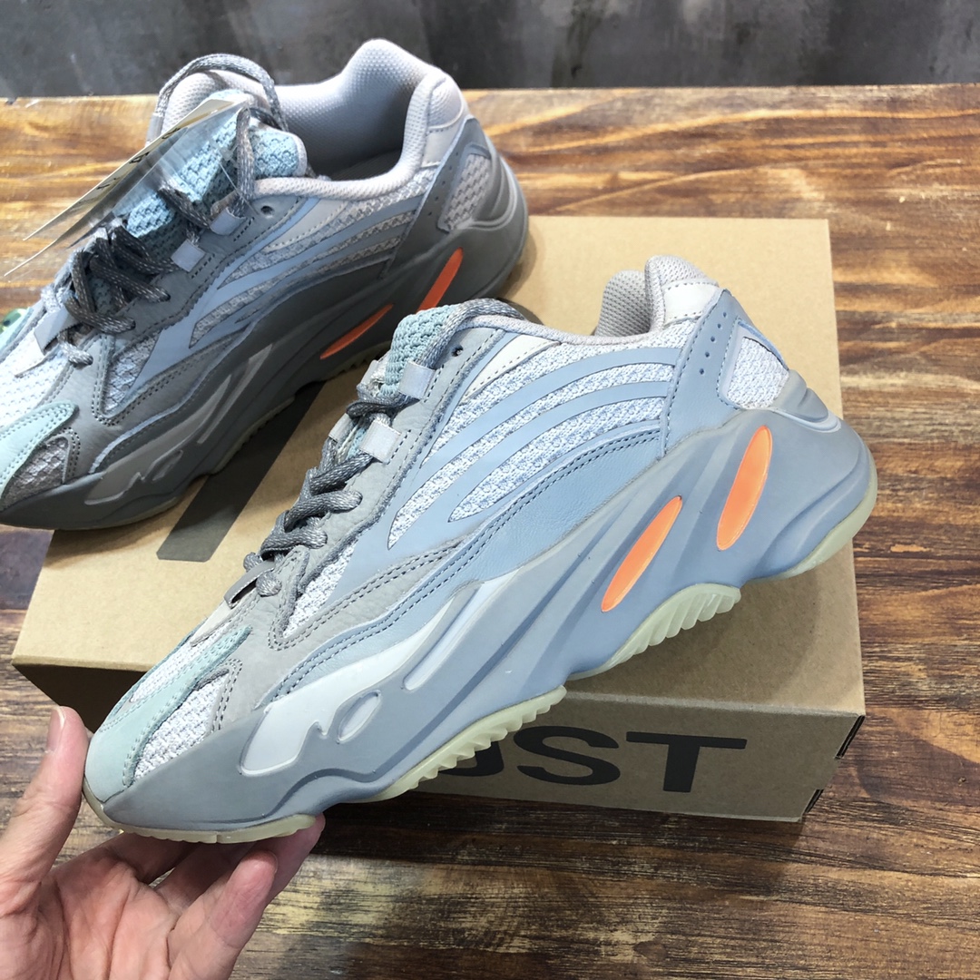 Adidas Yeezy Boost 700