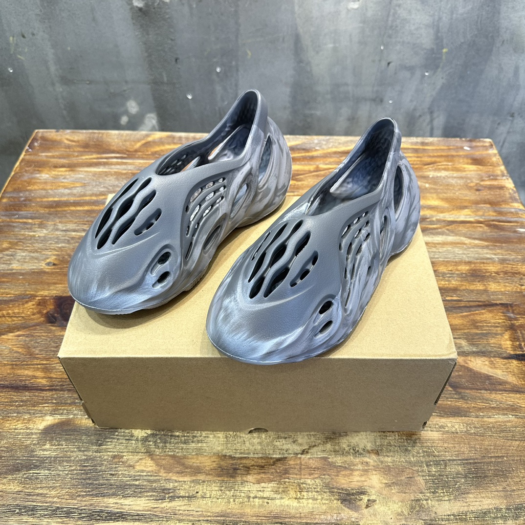 adidas originals Yeezy Foam Runner