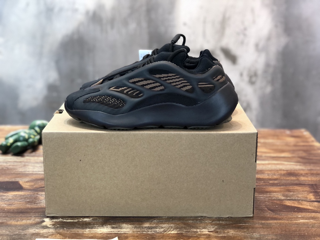Adidas Yeezy Boost 700