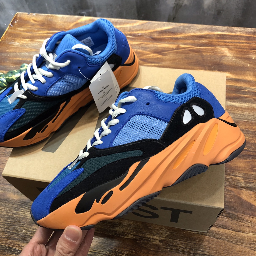 Adidas Yeezy Boost 700