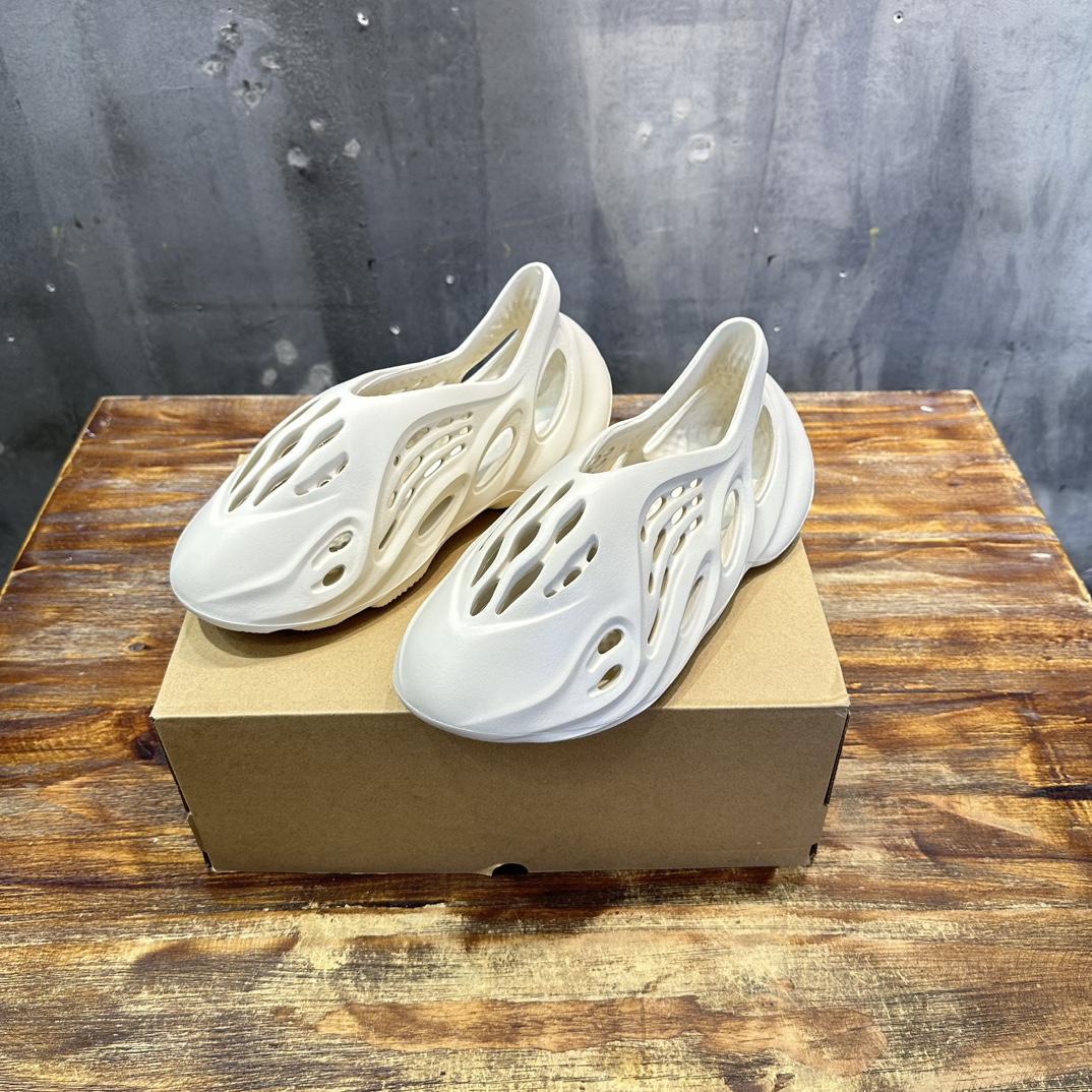 adidas originals Yeezy Foam Runner
