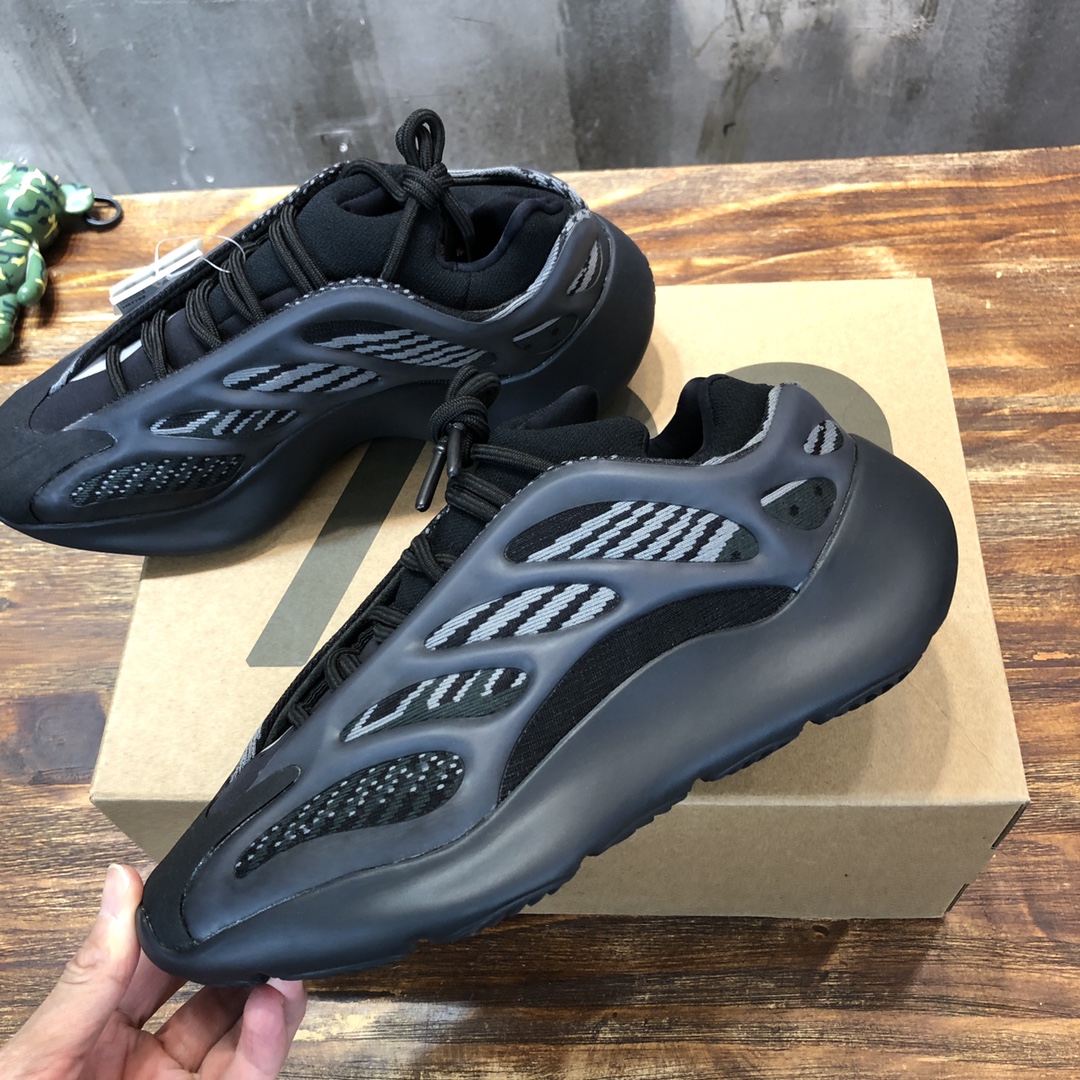 Adidas Yeezy Boost 700