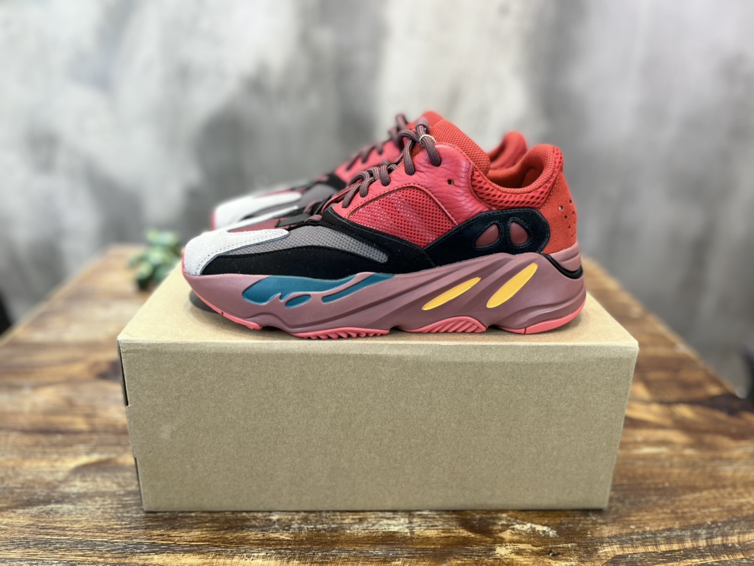 Adidas Yeezy Boost 700