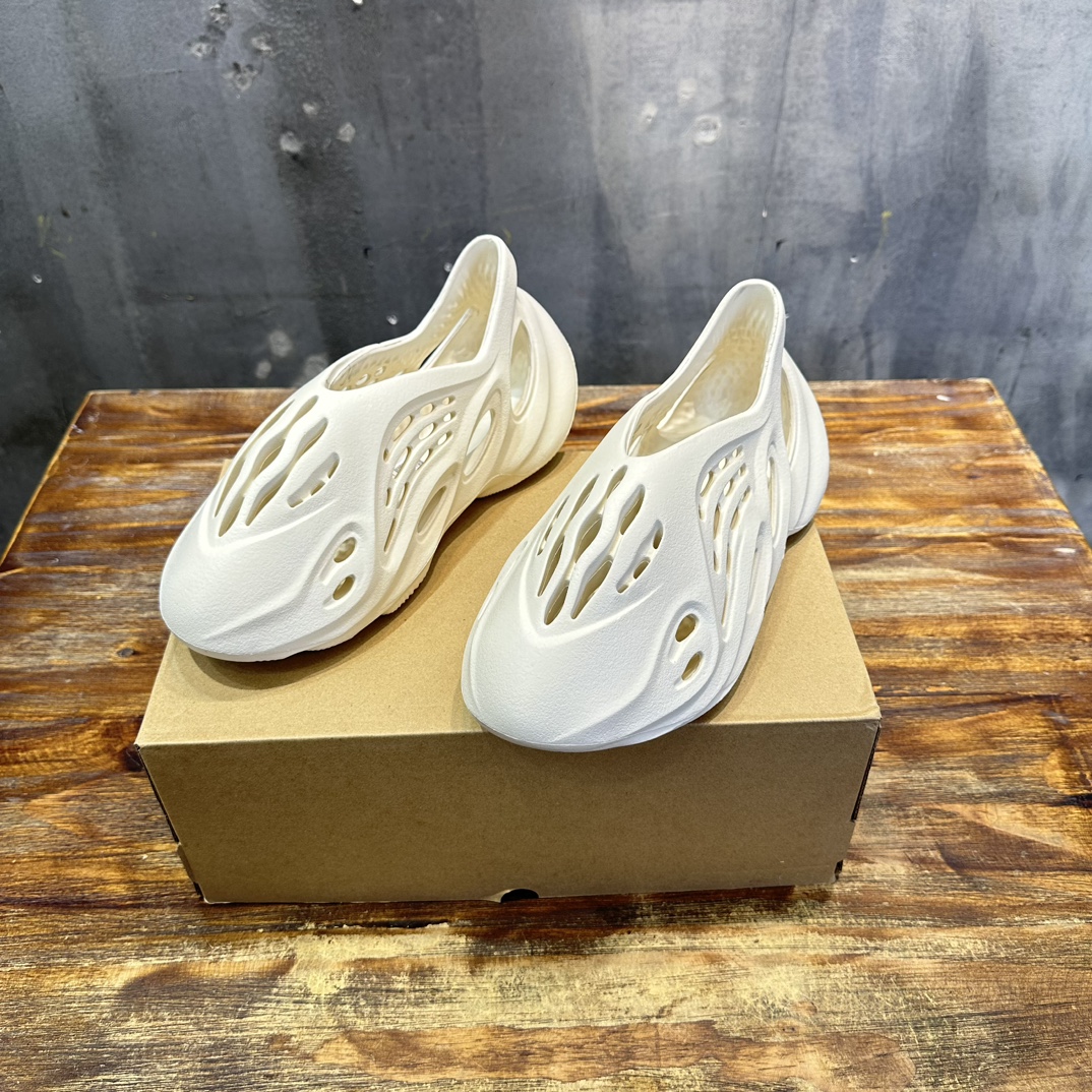 adidas originals Yeezy Foam Runner