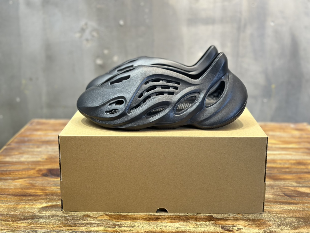 adidas originals Yeezy Foam Runner