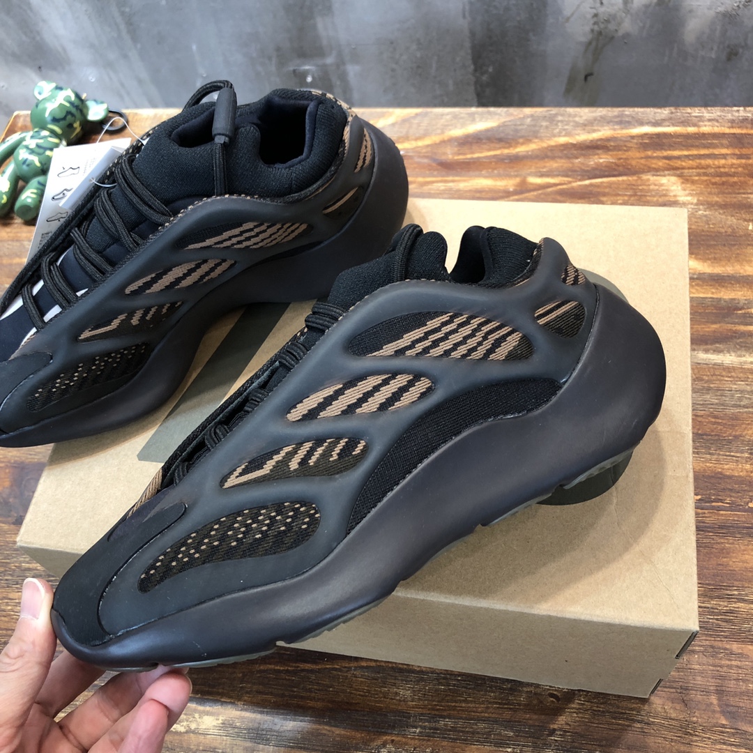 Adidas Yeezy Boost 700