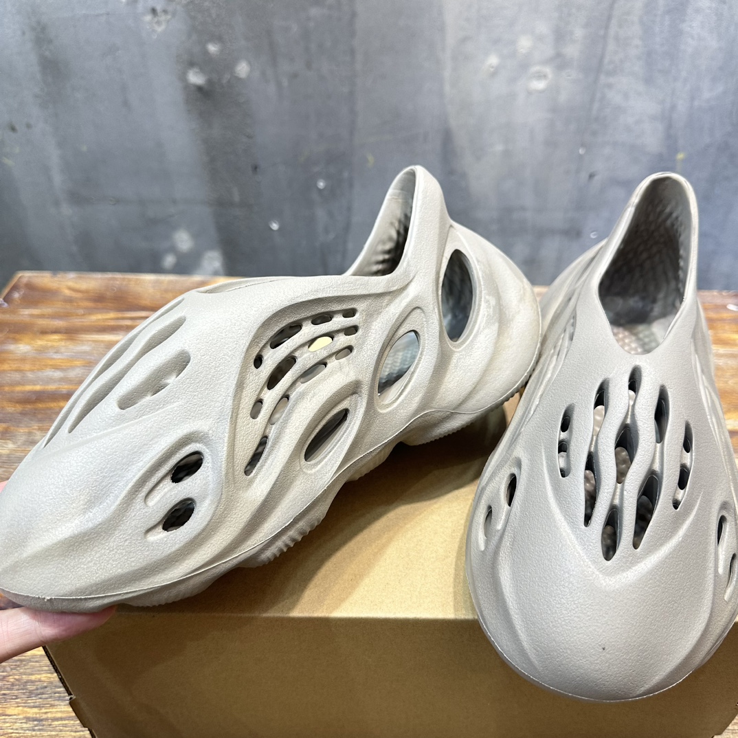 adidas originals Yeezy Foam Runner