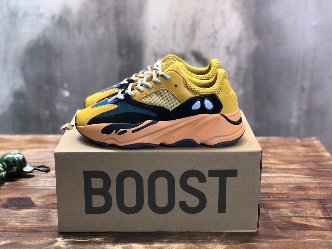 Adidas Yeezy Boost 700