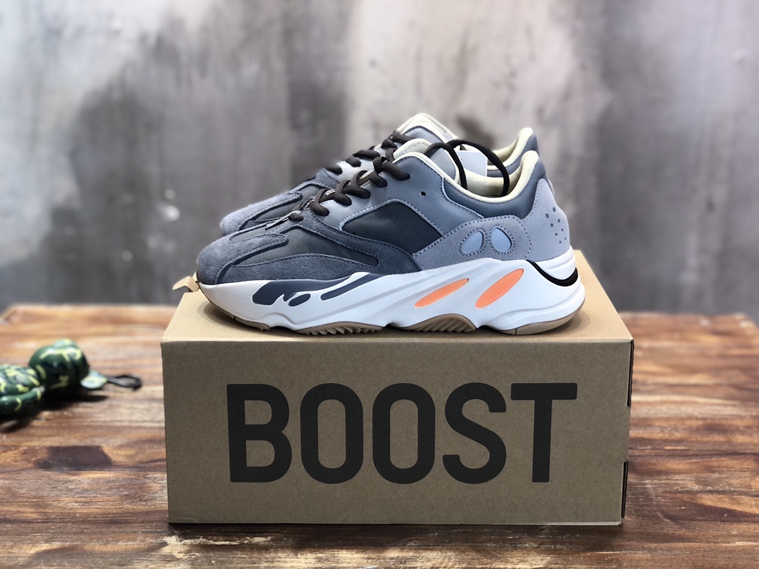 Adidas Yeezy Boost 700