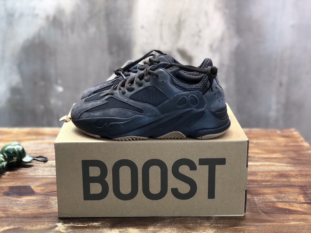 Adidas Yeezy Boost 700